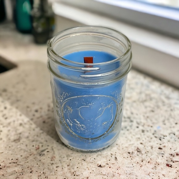 New! ☆ Handmade 6oz. Crackling Wick Candle • Big Island Breeze - Picture 2 of 3